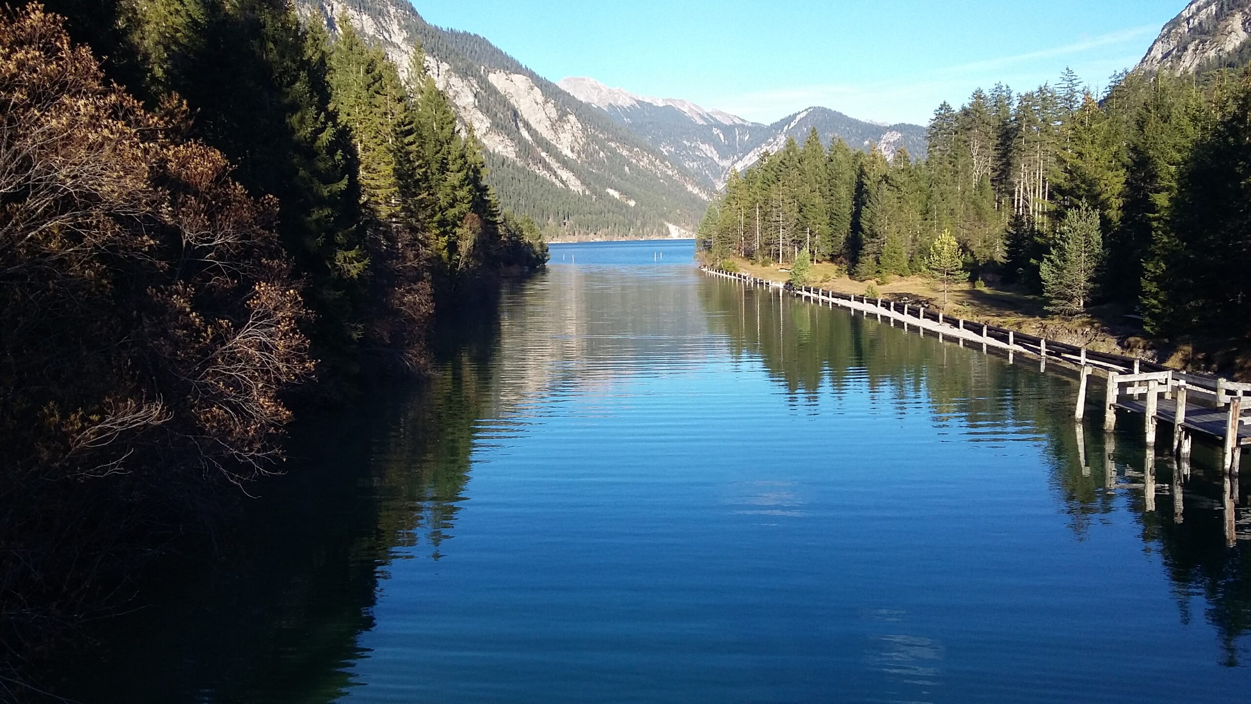 Bergsee mit Steg